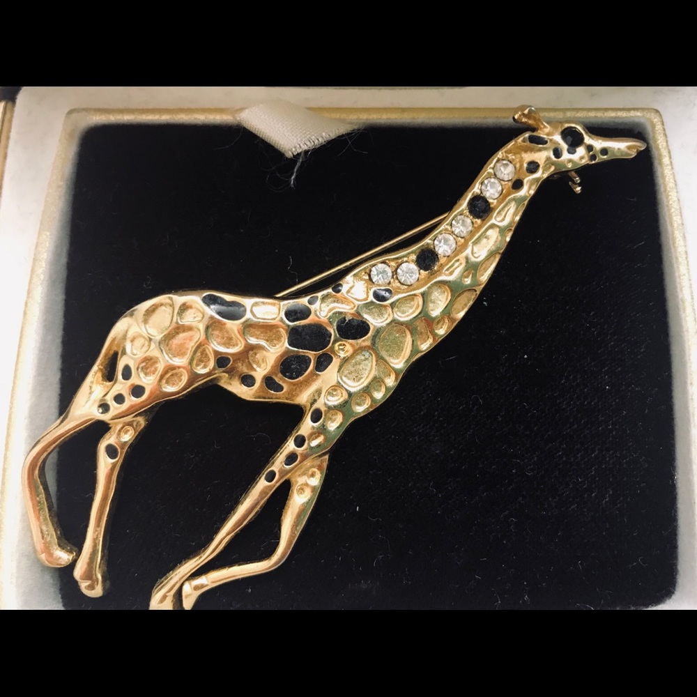 Vintage giraffe brooch